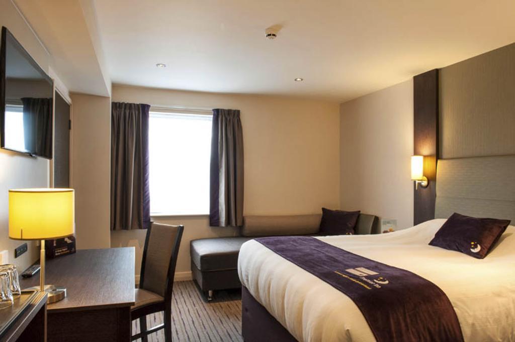 Premier Inn London Brentford Habitación foto
