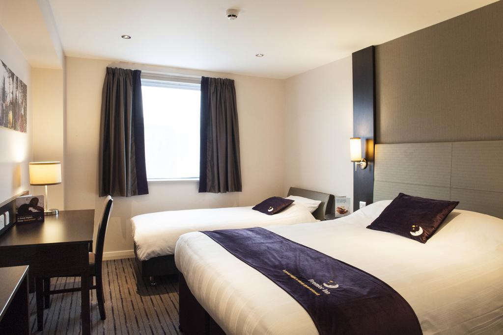 Premier Inn London Brentford Habitación foto