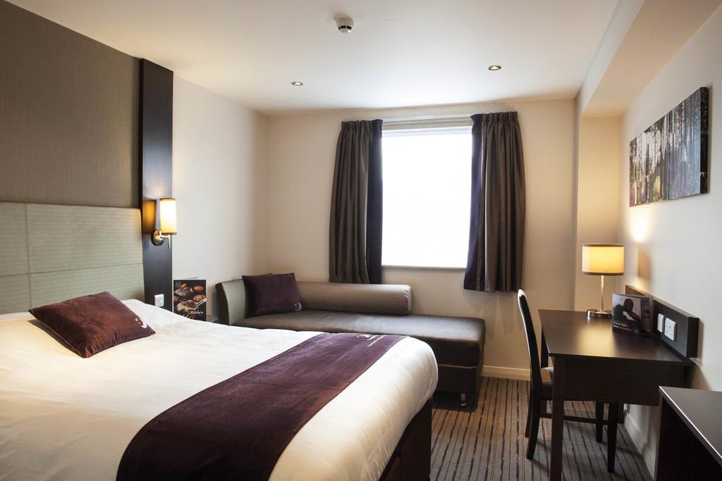 Premier Inn London Brentford Habitación foto